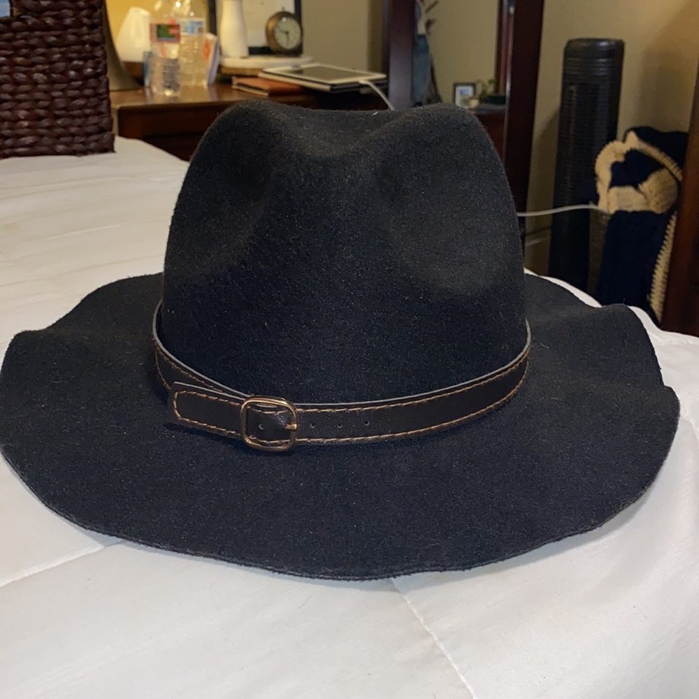 Hat - Picture 3 of 7